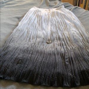 Creased long skirt